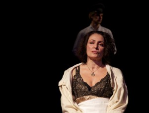 Daniela Giordano è Paola in La donna Bambina di Roberto Cavosi